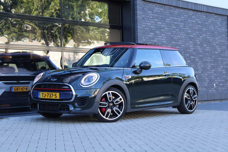 MINI Mini 2.0 John Cooper Works | NAP! | 1E EIG | PANO | H/K | HUD | CAMERA | STOELVERWARMING |