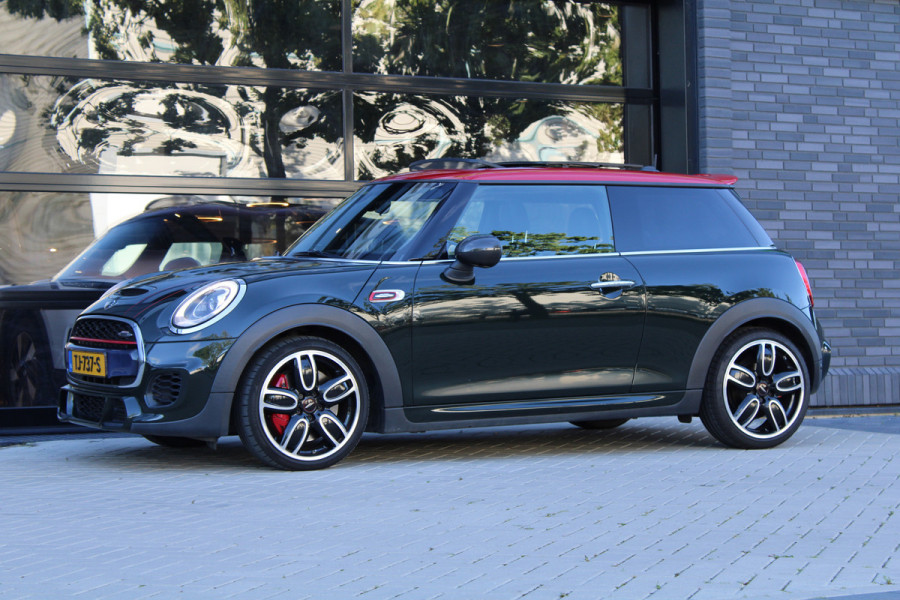 MINI Mini 2.0 John Cooper Works | NAP! | 1E EIG | PANO | H/K | HUD | CAMERA | STOELVERWARMING |