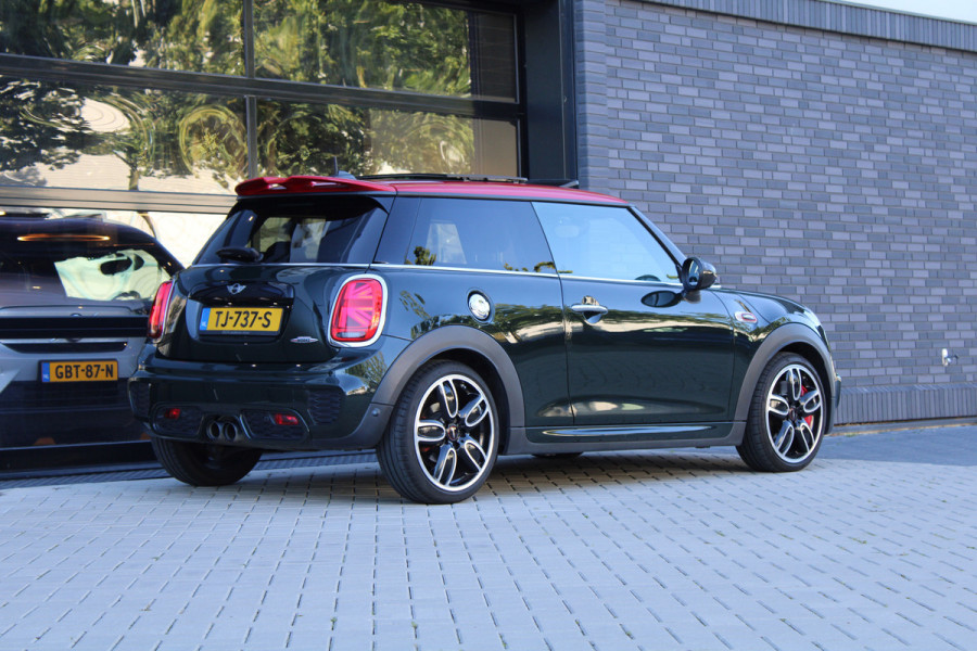 MINI Mini 2.0 John Cooper Works | NAP! | 1E EIG | PANO | H/K | HUD | CAMERA | STOELVERWARMING |