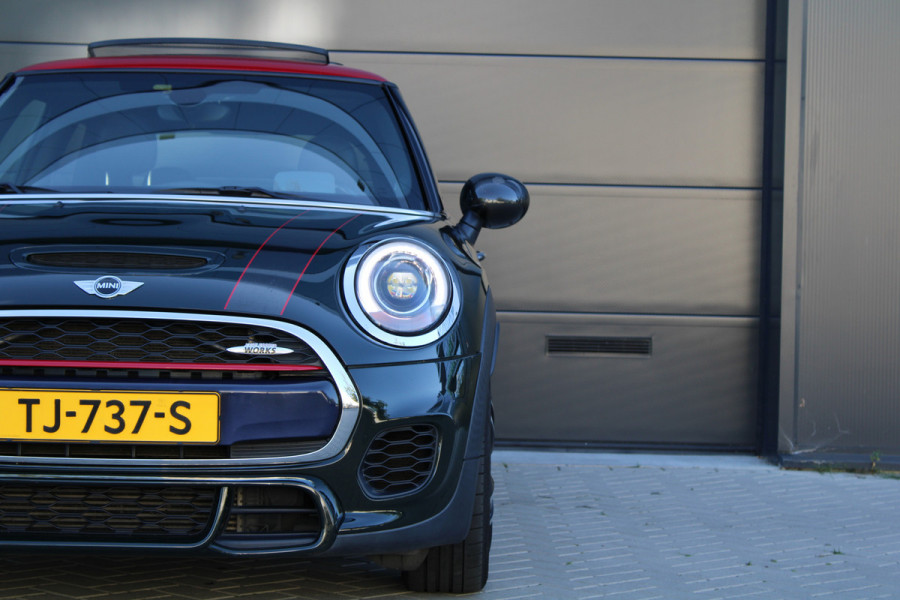 MINI Mini 2.0 John Cooper Works | NAP! | 1E EIG | PANO | H/K | HUD | CAMERA | STOELVERWARMING |
