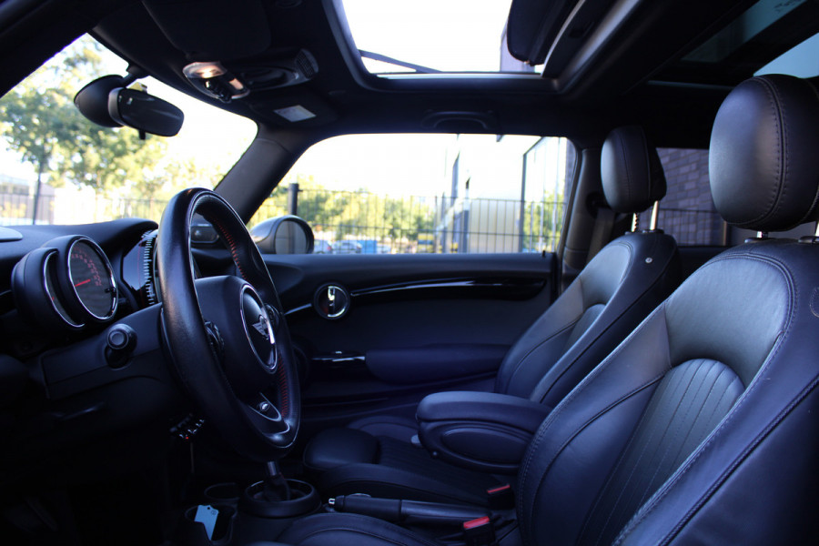 MINI Mini 2.0 John Cooper Works | NAP! | 1E EIG | PANO | H/K | HUD | CAMERA | STOELVERWARMING |