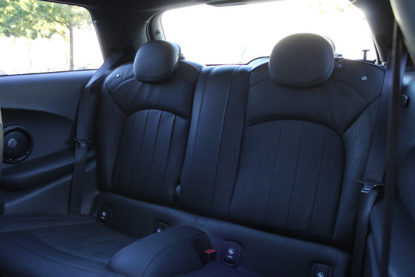 MINI Mini 2.0 John Cooper Works | NAP! | 1E EIG | PANO | H/K | HUD | CAMERA | STOELVERWARMING |