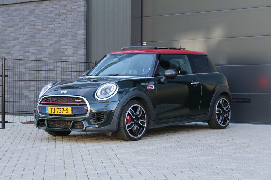 MINI Mini 2.0 John Cooper Works | NAP! | 1E EIG | PANO | H/K | HUD | CAMERA | STOELVERWARMING |