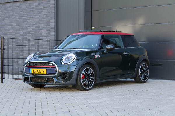 MINI Mini 2.0 John Cooper Works | NAP! | 1E EIG | PANO | H/K | HUD | CAMERA | STOELVERWARMING |