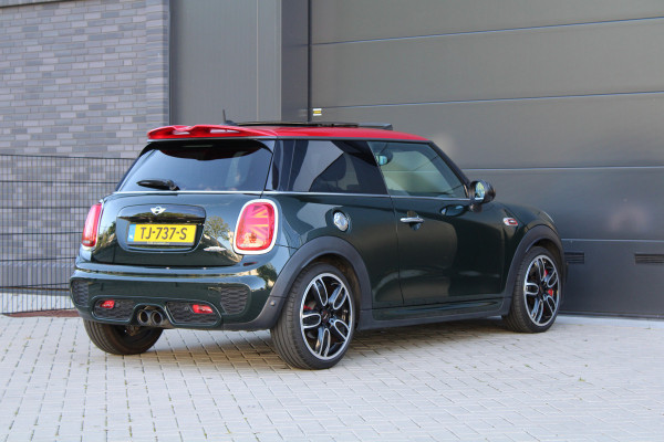 MINI Mini 2.0 John Cooper Works | NAP! | 1E EIG | PANO | H/K | HUD | CAMERA | STOELVERWARMING |