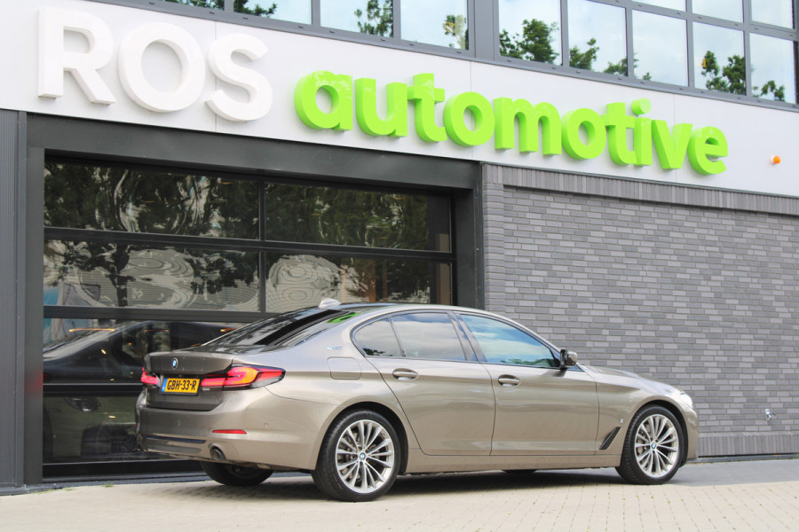 BMW 5 Serie 530e iPerformance High Executive | DEALER ONDR | 360 | HUD | DODE HOEK | SFEERVERLICHTING |
