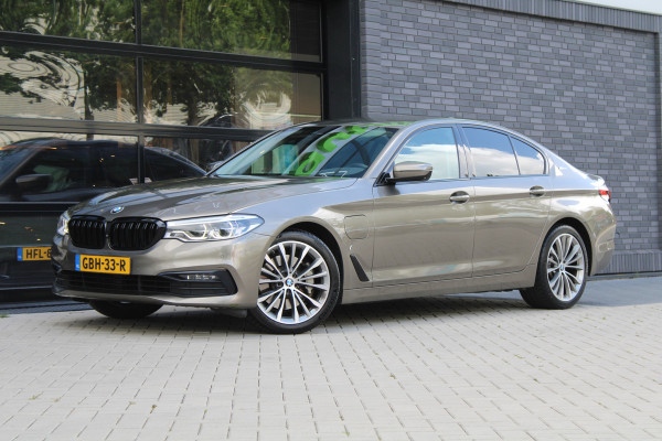 BMW 5 Serie 530e iPerformance High Executive | DEALER ONDR | 360 | HUD | DODE HOEK | SFEERVERLICHTING |