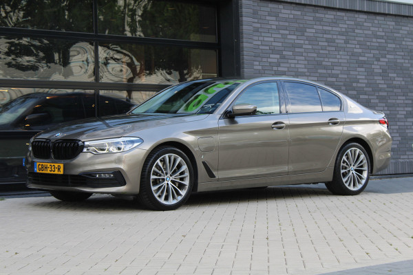 BMW 5 Serie 530e iPerformance High Executive | DEALER ONDR | 360 | HUD | DODE HOEK | SFEERVERLICHTING |