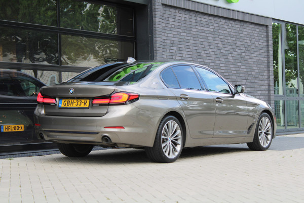 BMW 5 Serie 530e iPerformance High Executive | DEALER ONDR | 360 | HUD | DODE HOEK | SFEERVERLICHTING |