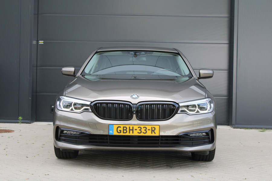 BMW 5 Serie 530e iPerformance High Executive | DEALER ONDR | 360 | HUD | DODE HOEK | SFEERVERLICHTING |