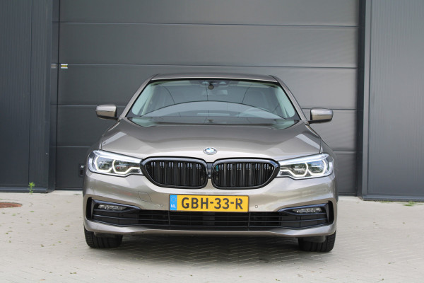 BMW 5 Serie 530e iPerformance High Executive | DEALER ONDR | 360 | HUD | DODE HOEK | SFEERVERLICHTING |