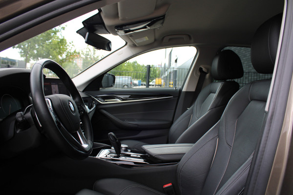 BMW 5 Serie 530e iPerformance High Executive | DEALER ONDR | 360 | HUD | DODE HOEK | SFEERVERLICHTING |