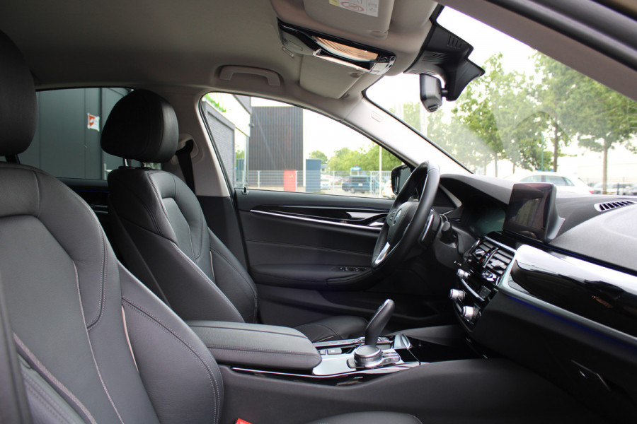 BMW 5 Serie 530e iPerformance High Executive | DEALER ONDR | 360 | HUD | DODE HOEK | SFEERVERLICHTING |