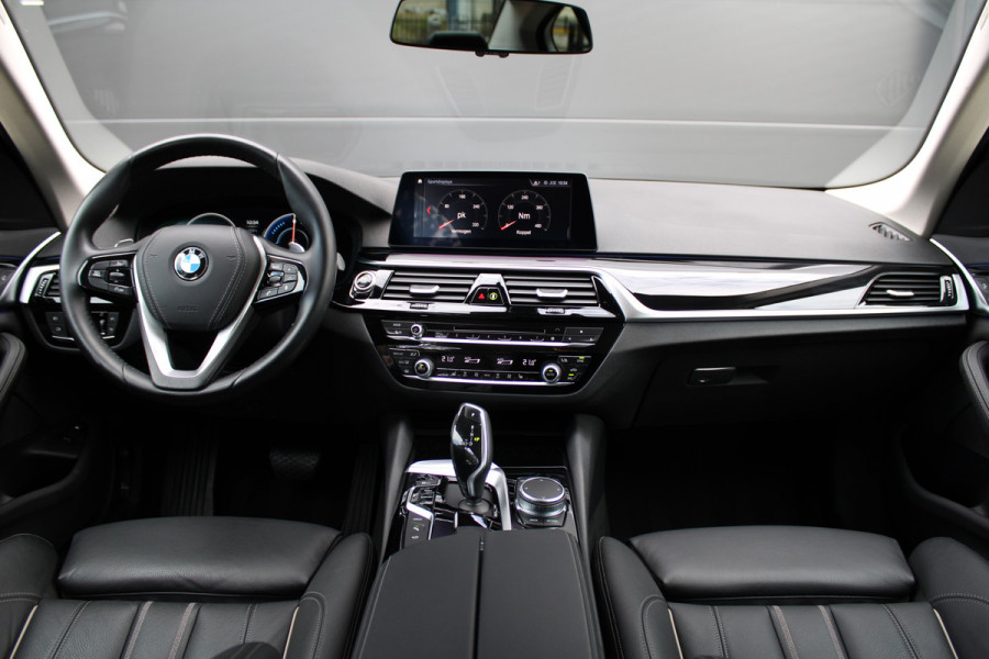 BMW 5 Serie 530e iPerformance High Executive | DEALER ONDR | 360 | HUD | DODE HOEK | SFEERVERLICHTING |