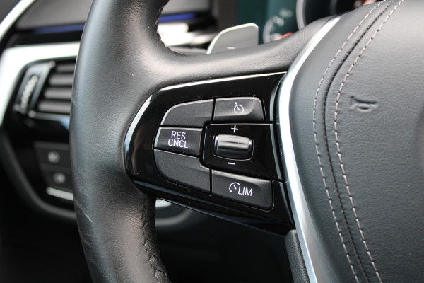BMW 5 Serie 530e iPerformance High Executive | DEALER ONDR | 360 | HUD | DODE HOEK | SFEERVERLICHTING |