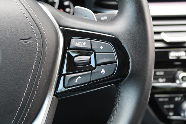 BMW 5 Serie 530e iPerformance High Executive | DEALER ONDR | 360 | HUD | DODE HOEK | SFEERVERLICHTING |