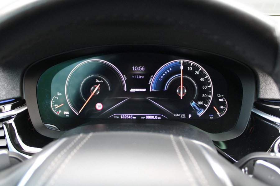 BMW 5 Serie 530e iPerformance High Executive | DEALER ONDR | 360 | HUD | DODE HOEK | SFEERVERLICHTING |