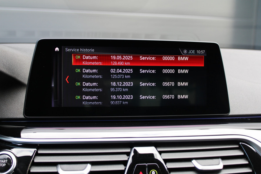 BMW 5 Serie 530e iPerformance High Executive | DEALER ONDR | 360 | HUD | DODE HOEK | SFEERVERLICHTING |