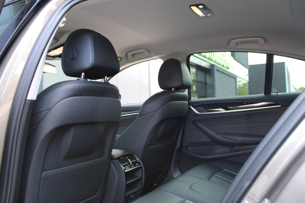 BMW 5 Serie 530e iPerformance High Executive | DEALER ONDR | 360 | HUD | DODE HOEK | SFEERVERLICHTING |
