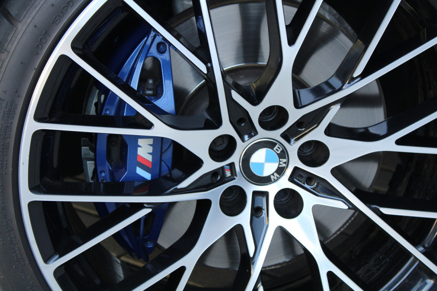 BMW 3 Serie Touring 320i High Executive Edition | NAP | M-SPORT | HUD | LEDER | CAMERA | TREKHAAK | LED | TANZANITE BLUE |