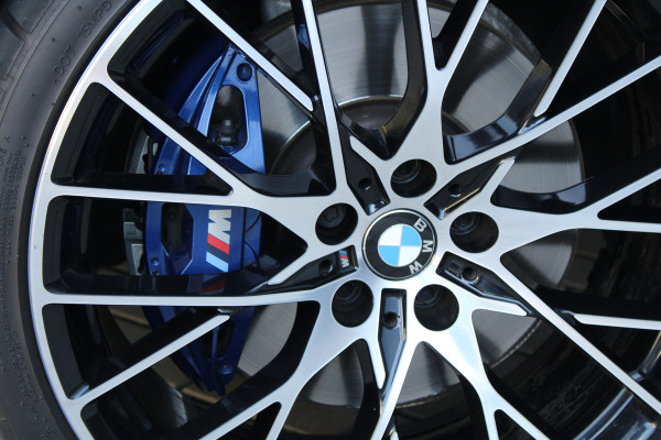 BMW 3 Serie Touring 320i High Executive Edition | NAP | M-SPORT | HUD | LEDER | CAMERA | TREKHAAK | LED | TANZANITE BLUE |
