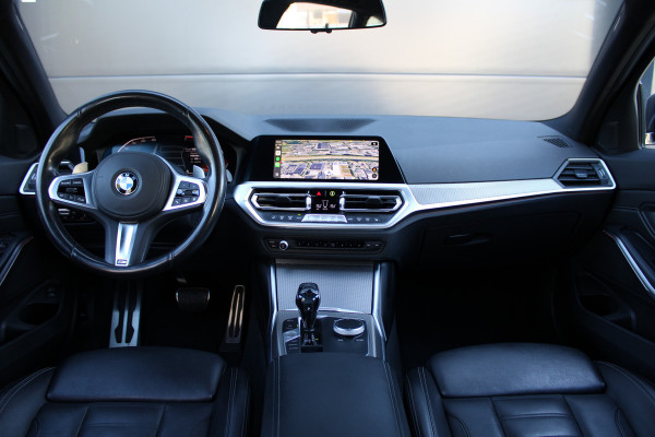 BMW 3 Serie Touring 320i High Executive Edition | NAP | M-SPORT | HUD | LEDER | CAMERA | TREKHAAK | LED | TANZANITE BLUE |