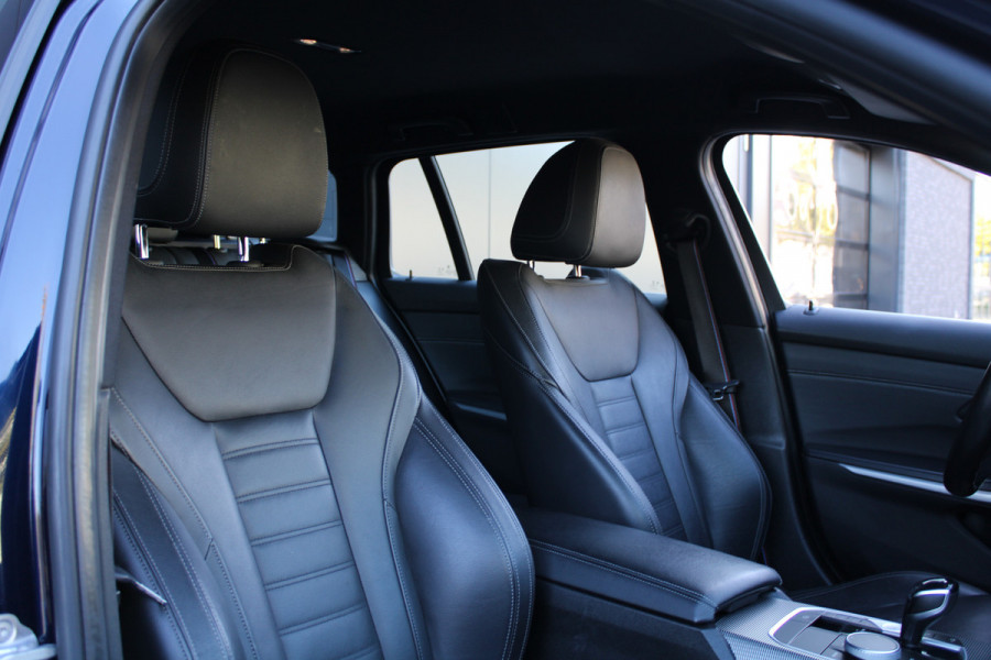 BMW 3 Serie Touring 320i High Executive Edition | NAP | M-SPORT | HUD | LEDER | CAMERA | TREKHAAK | LED | TANZANITE BLUE |