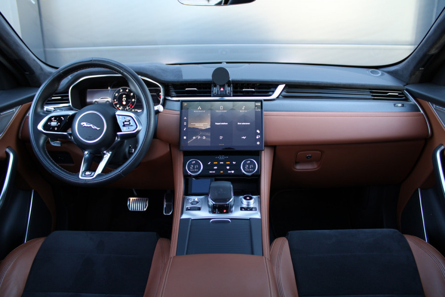 Jaguar F-Pace 5.0 V8 S/C AWD SVR | UNIEK! | DEALER OND | HUD | 360 | STOELKOELING | ELEK TREKHAAK | MERIDIAN | Jaguar F-Pace 5.0 V8 S/C AWD SVR | UNIEK! | DEALER OND | HUD | 360 | STOELKOELING | ELEK TREKHAAK | MERIDIAN |