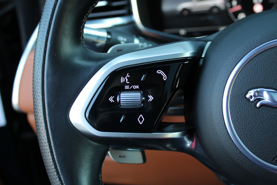 Jaguar F-Pace 5.0 V8 S/C AWD SVR | UNIEK! | DEALER OND | HUD | 360 | STOELKOELING | ELEK TREKHAAK | MERIDIAN | Jaguar F-Pace 5.0 V8 S/C AWD SVR | UNIEK! | DEALER OND | HUD | 360 | STOELKOELING | ELEK TREKHAAK | MERIDIAN |