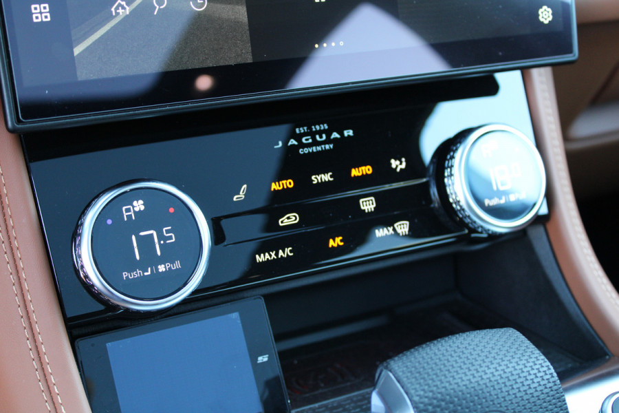 Jaguar F-Pace 5.0 V8 S/C AWD SVR | UNIEK! | DEALER OND | HUD | 360 | STOELKOELING | ELEK TREKHAAK | MERIDIAN | Jaguar F-Pace 5.0 V8 S/C AWD SVR | UNIEK! | DEALER OND | HUD | 360 | STOELKOELING | ELEK TREKHAAK | MERIDIAN |