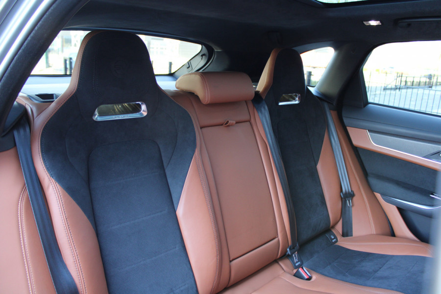 Jaguar F-Pace 5.0 V8 S/C AWD SVR | UNIEK! | DEALER OND | HUD | 360 | STOELKOELING | ELEK TREKHAAK | MERIDIAN | Jaguar F-Pace 5.0 V8 S/C AWD SVR | UNIEK! | DEALER OND | HUD | 360 | STOELKOELING | ELEK TREKHAAK | MERIDIAN |