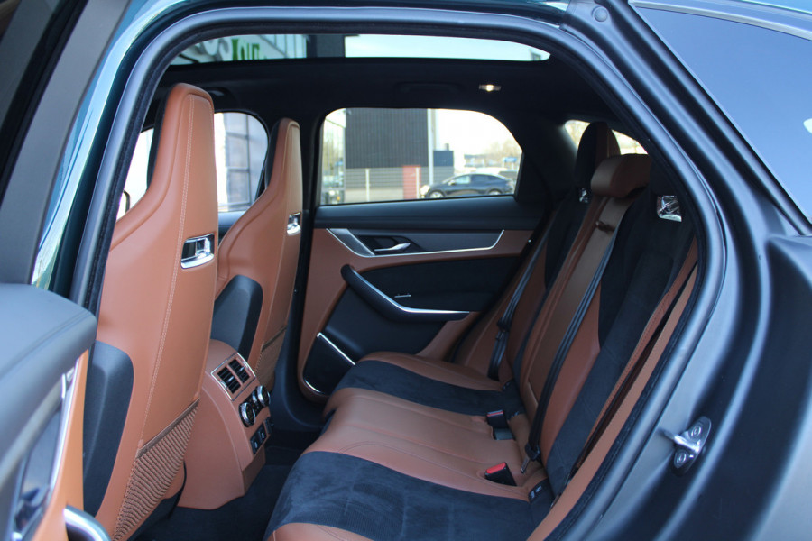 Jaguar F-Pace 5.0 V8 S/C AWD SVR | UNIEK! | DEALER OND | HUD | 360 | STOELKOELING | ELEK TREKHAAK | MERIDIAN | Jaguar F-Pace 5.0 V8 S/C AWD SVR | UNIEK! | DEALER OND | HUD | 360 | STOELKOELING | ELEK TREKHAAK | MERIDIAN |
