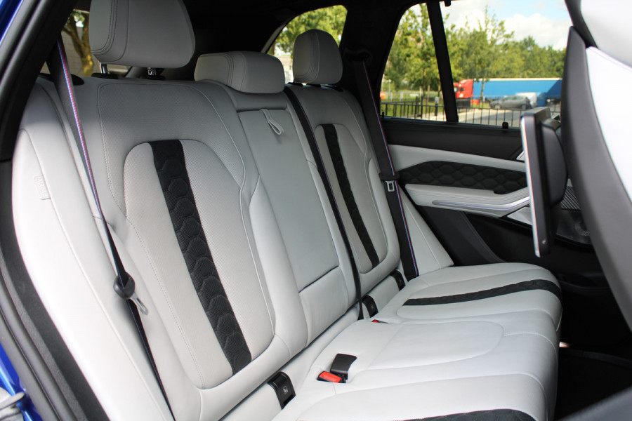 BMW X5 M Competition | PANO | B&W | MASSAGE | REAR ENTERAINMENT | STOELVENTILATIE |