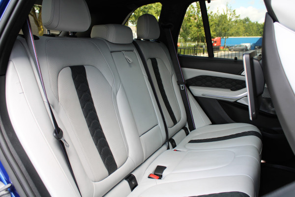 BMW X5 M Competition | PANO | B&W | MASSAGE | REAR ENTERAINMENT | STOELVENTILATIE |