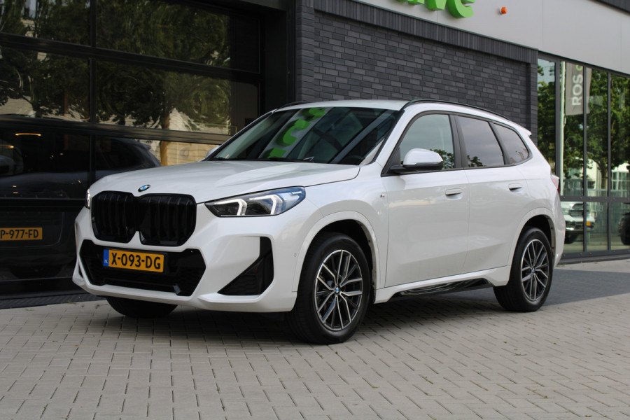 BMW X1 sDrive18i | M-SPORT | KEYLESS | CARPLAY | CAMERA | SFEER | LED | ELEK KOFFERKLEP | 18 INCH |