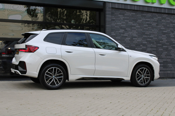 BMW X1 sDrive18i | M-SPORT | KEYLESS | CARPLAY | CAMERA | SFEER | LED | ELEK KOFFERKLEP | 18 INCH |