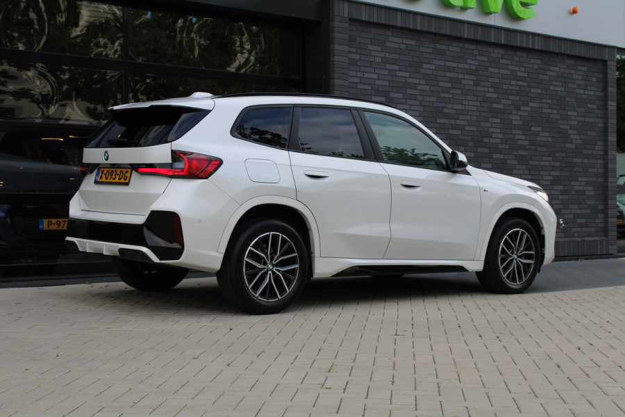 BMW X1 sDrive18i | M-SPORT | KEYLESS | CARPLAY | CAMERA | SFEER | LED | ELEK KOFFERKLEP | 18 INCH |