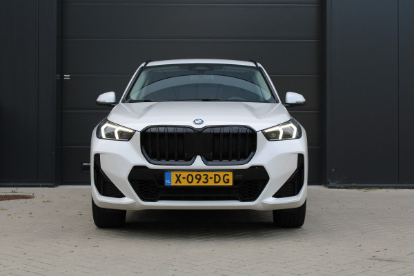 BMW X1 sDrive18i | M-SPORT | KEYLESS | CARPLAY | CAMERA | SFEER | LED | ELEK KOFFERKLEP | 18 INCH |