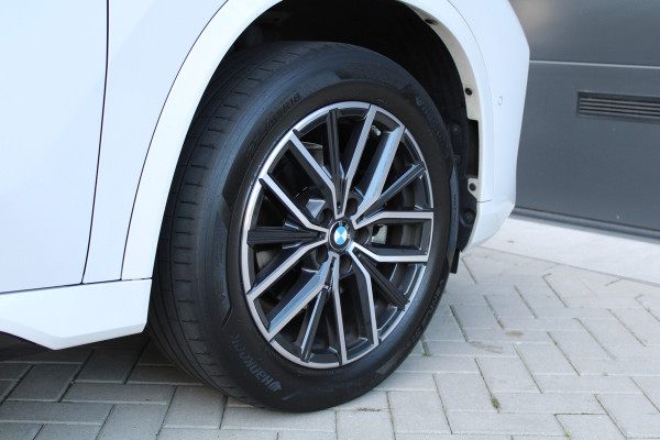 BMW X1 sDrive18i | M-SPORT | KEYLESS | CARPLAY | CAMERA | SFEER | LED | ELEK KOFFERKLEP | 18 INCH |