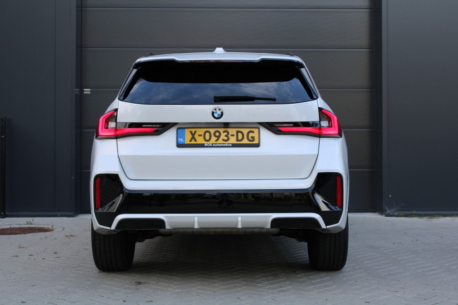 BMW X1 sDrive18i | M-SPORT | KEYLESS | CARPLAY | CAMERA | SFEER | LED | ELEK KOFFERKLEP | 18 INCH |