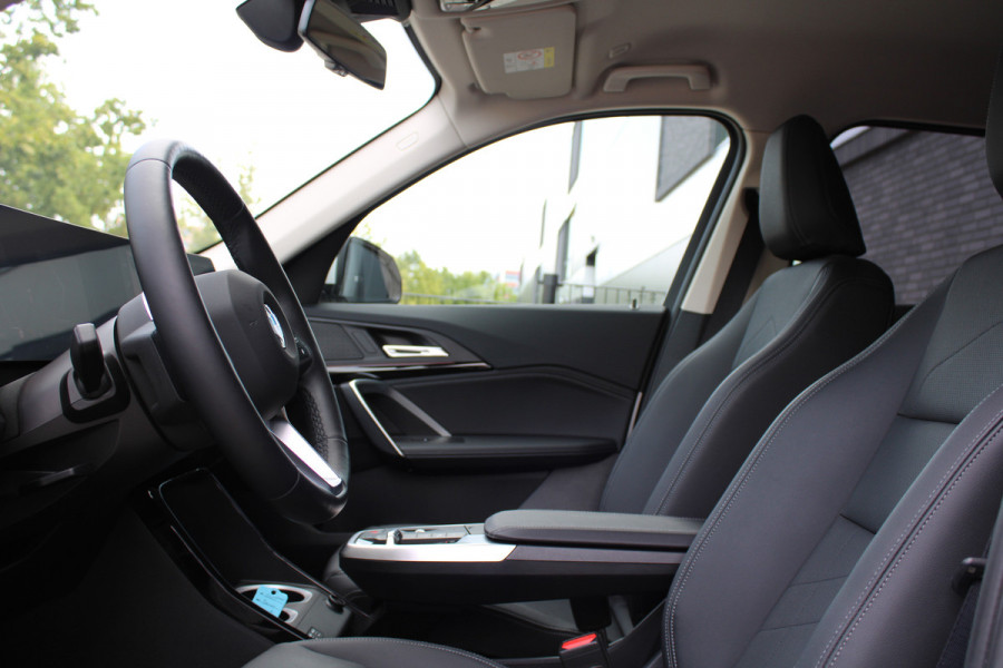 BMW X1 sDrive18i | M-SPORT | KEYLESS | CARPLAY | CAMERA | SFEER | LED | ELEK KOFFERKLEP | 18 INCH |