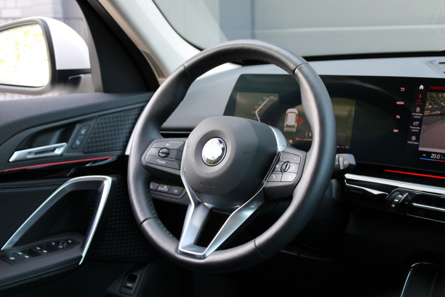 BMW X1 sDrive18i | M-SPORT | KEYLESS | CARPLAY | CAMERA | SFEER | LED | ELEK KOFFERKLEP | 18 INCH |