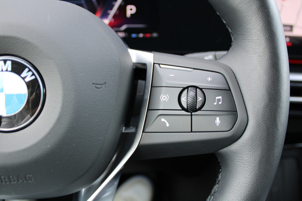 BMW X1 sDrive18i | M-SPORT | KEYLESS | CARPLAY | CAMERA | SFEER | LED | ELEK KOFFERKLEP | 18 INCH |