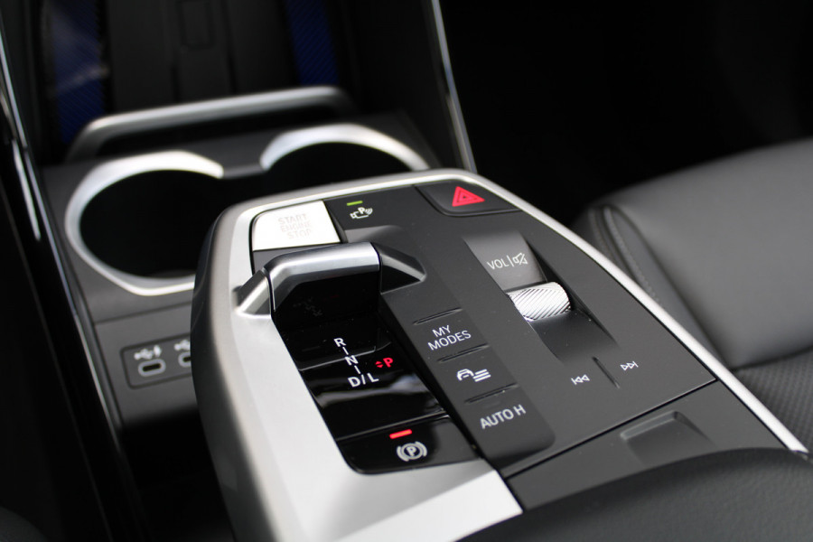 BMW X1 sDrive18i | M-SPORT | KEYLESS | CARPLAY | CAMERA | SFEER | LED | ELEK KOFFERKLEP | 18 INCH |