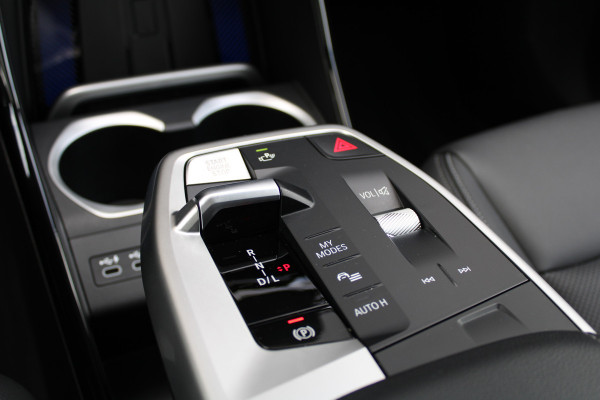 BMW X1 sDrive18i | M-SPORT | KEYLESS | CARPLAY | CAMERA | SFEER | LED | ELEK KOFFERKLEP | 18 INCH |