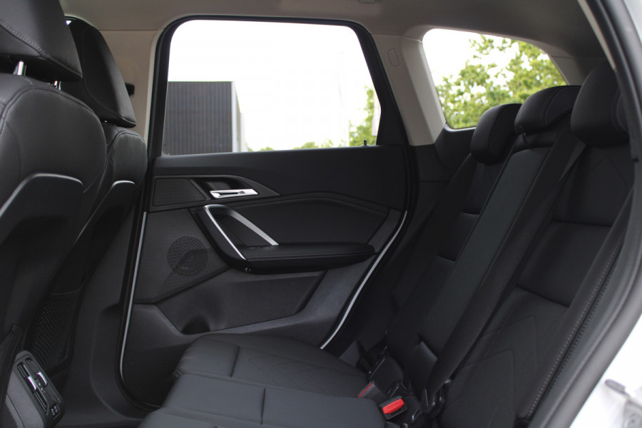 BMW X1 sDrive18i | M-SPORT | KEYLESS | CARPLAY | CAMERA | SFEER | LED | ELEK KOFFERKLEP | 18 INCH |