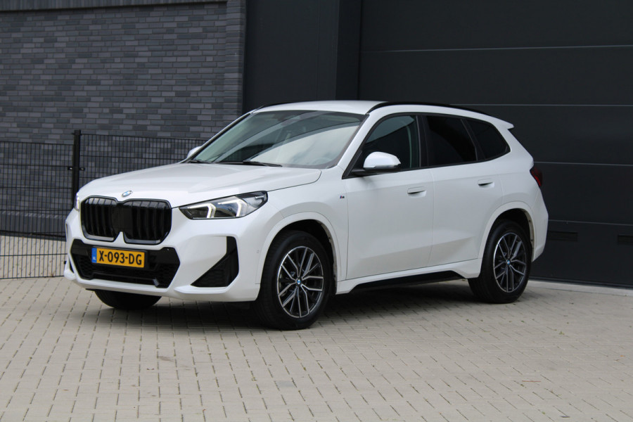 BMW X1 sDrive18i | M-SPORT | KEYLESS | CARPLAY | CAMERA | SFEER | LED | ELEK KOFFERKLEP | 18 INCH |