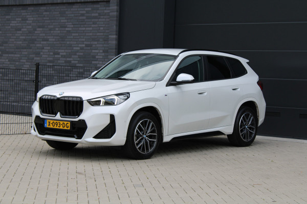 BMW X1 sDrive18i | M-SPORT | KEYLESS | CARPLAY | CAMERA | SFEER | LED | ELEK KOFFERKLEP | 18 INCH |