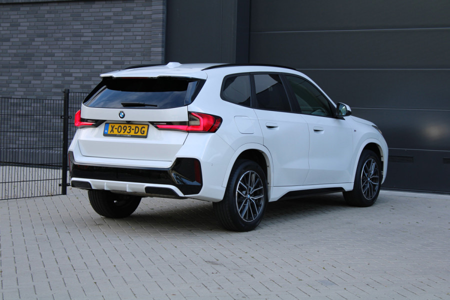 BMW X1 sDrive18i | M-SPORT | KEYLESS | CARPLAY | CAMERA | SFEER | LED | ELEK KOFFERKLEP | 18 INCH |