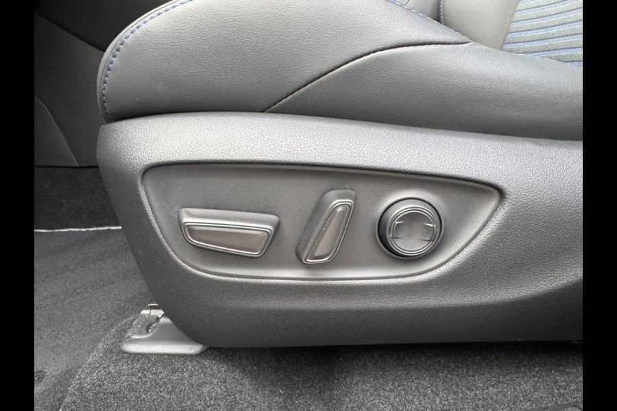 Toyota RAV4 2.5 Hybrid Bi-Tone Plus | JBL, Dodehoekherkenning, Parkeersensoren, Stoel + Stuurverwarming, 360 Camera Toyota RAV4 2.5 Hybrid Bi-Tone Plus | JBL, Dodehoekherkenning, Parkeersensoren, Stoel + Stuurverwarming, 360 Camera